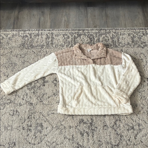 BearPaw Two-Tone Fleece Pullover—-Size: Large - Picture 2 of 5